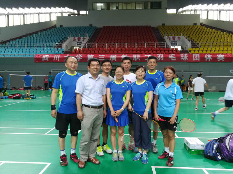 羽毛球赛1.jpg 羽毛球赛1.jpg