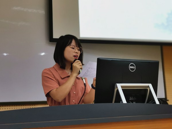 新生代表邓宗碧讲话.jpg 新生代表邓宗碧讲话.jpg